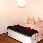 S14 Rooms & Apartments
